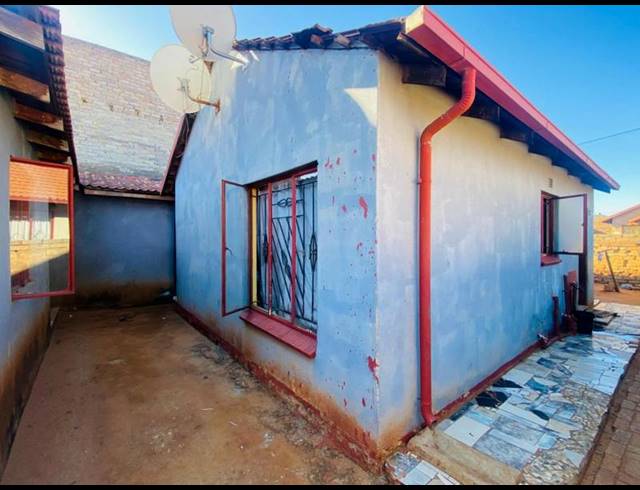 2 BEDROOM HOUSE FOR SALE IN PROTEA GLEN